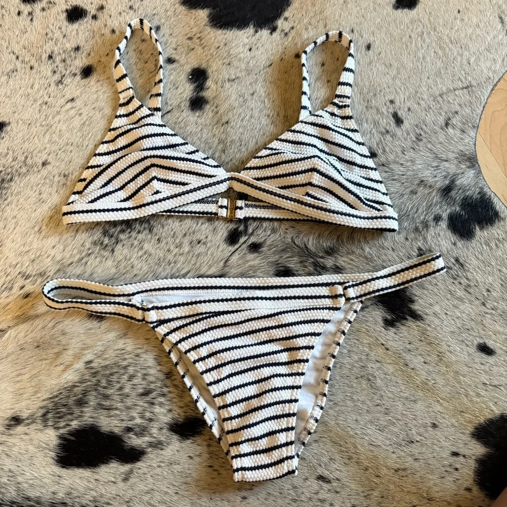LOVERS + FRIENDS Seeing Stripes Bikini Set Stripe Size M‎ & L - Picture 2 of 8